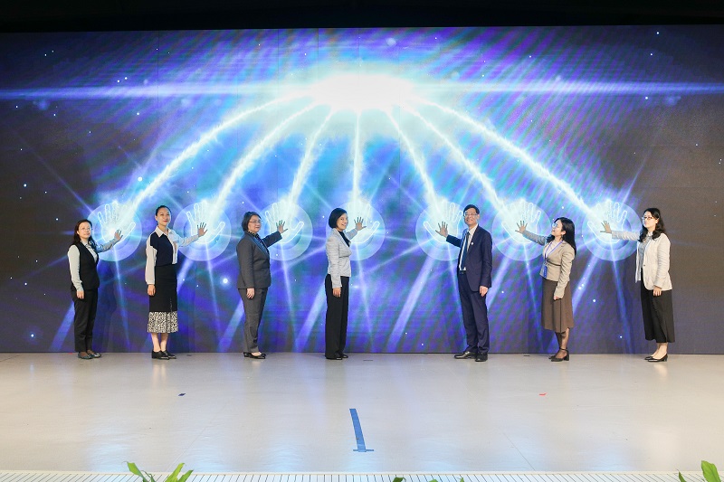 嘉宾共同启动第五届中国“互联网+”大学生创新创业大赛职教赛道（上海赛区）选拔赛暨第七届上海高职高专大学生创新创业大赛（摄影刘旭鸣） - 副本.JPG