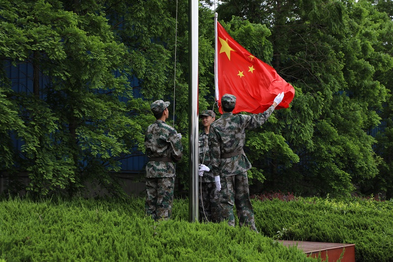 升国旗仪式.jpg