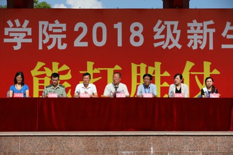 1536560676318197.jpg 入营仪式1.jpg