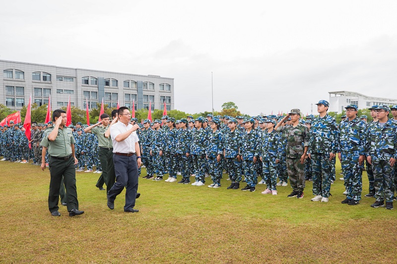 1537338444346364.jpg 军训检阅.jpg
