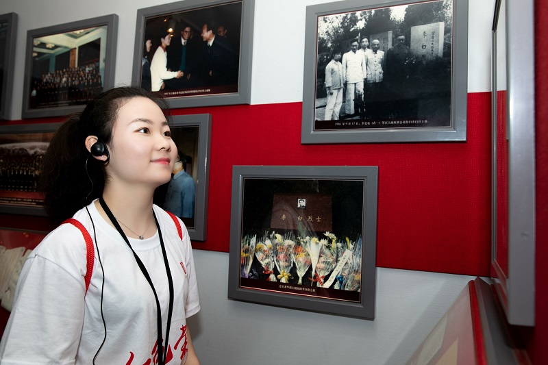 1538379543958366.jpg 6参观鲁迅纪念馆.jpg