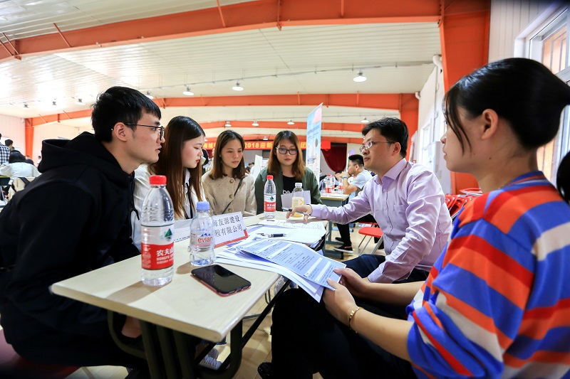 建经招聘会2.jpg