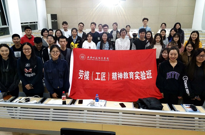 与马丽萍劳模合影.jpg