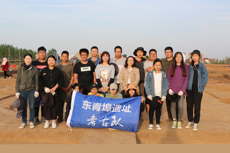 1558675479401147.jpg 邵东东书记、赵慧群老师慰问参与山东东青埠考古发掘的学生.jpg