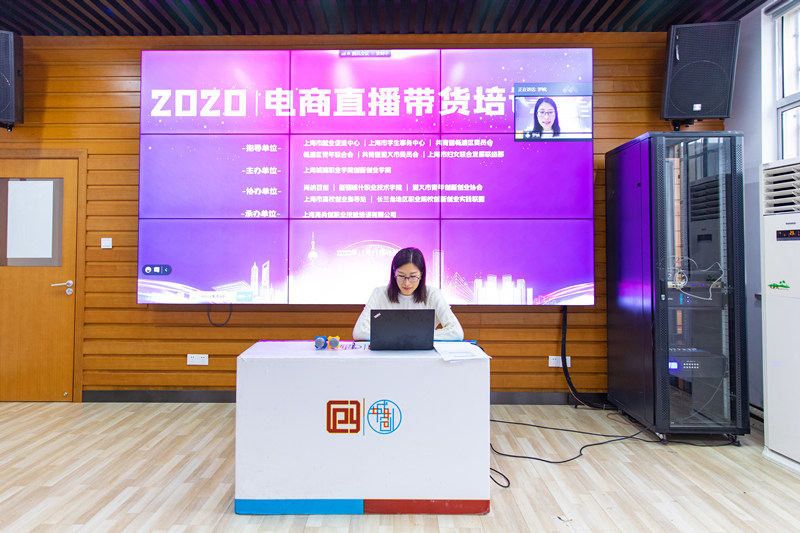 1610341199287675.jpg 会议主持_副本.jpg