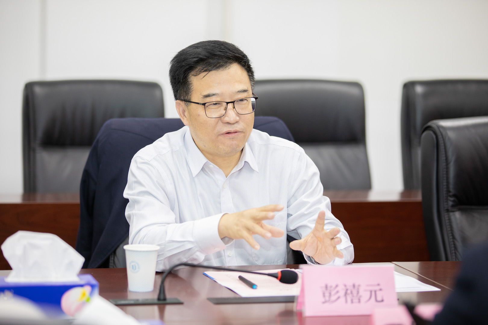 图3：彭禧元书记介绍郎溪县建设情况.jpg