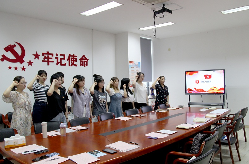 1625101656581653.jpg 重温入党誓词1.jpg