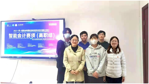 1638152530991948.png 团队合照.png