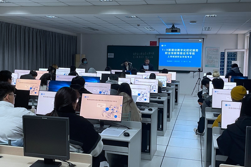 1641178337936218.jpg 考试现场监考老师宣读考试须知 - 副本.JPG