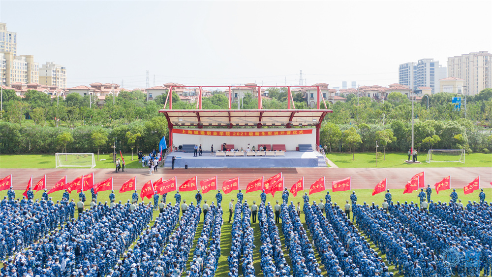 2021级新生军训.jpg