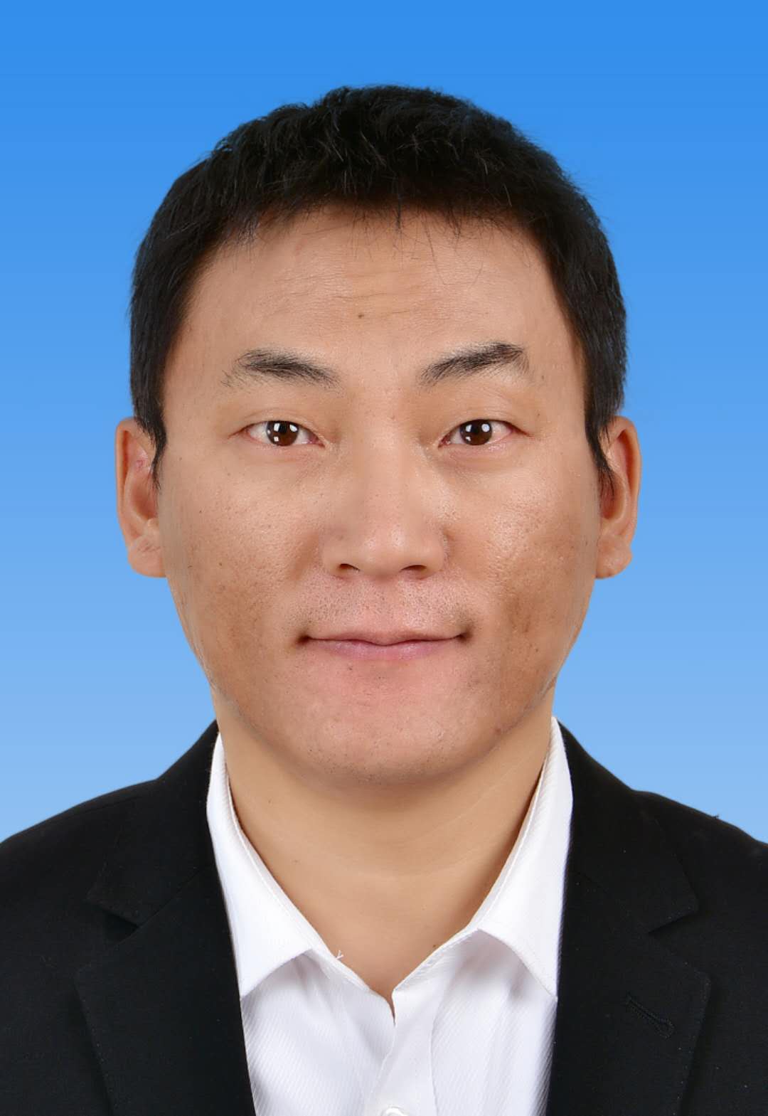 李日升个人证件照.jpg