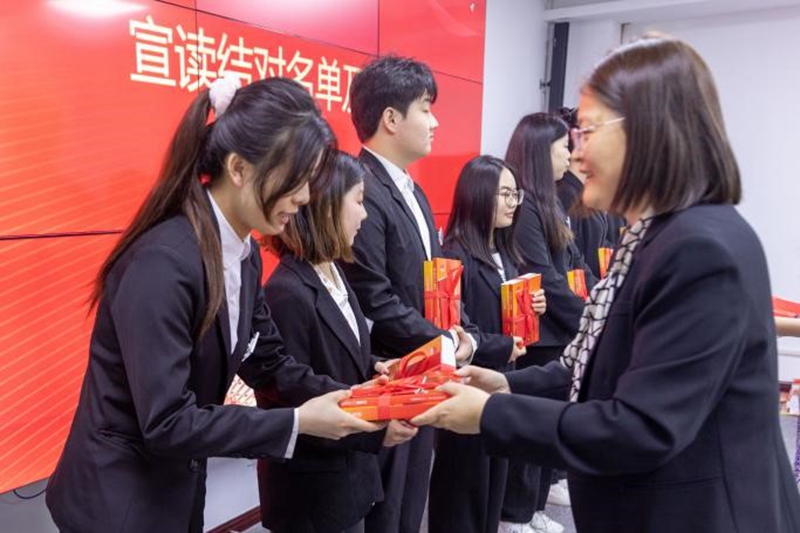 赠送书籍.jpg