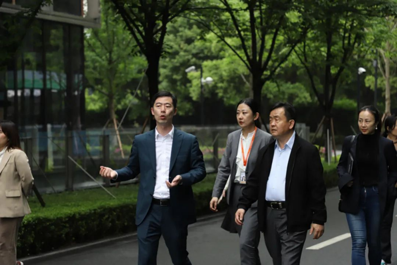 2024-05-07华润万象生活物业上海公司与上海城建职业学院校企合作签约仪式圆满举行1854.png