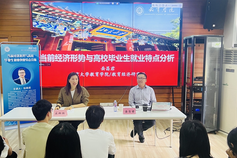 讲座现场.jpg
