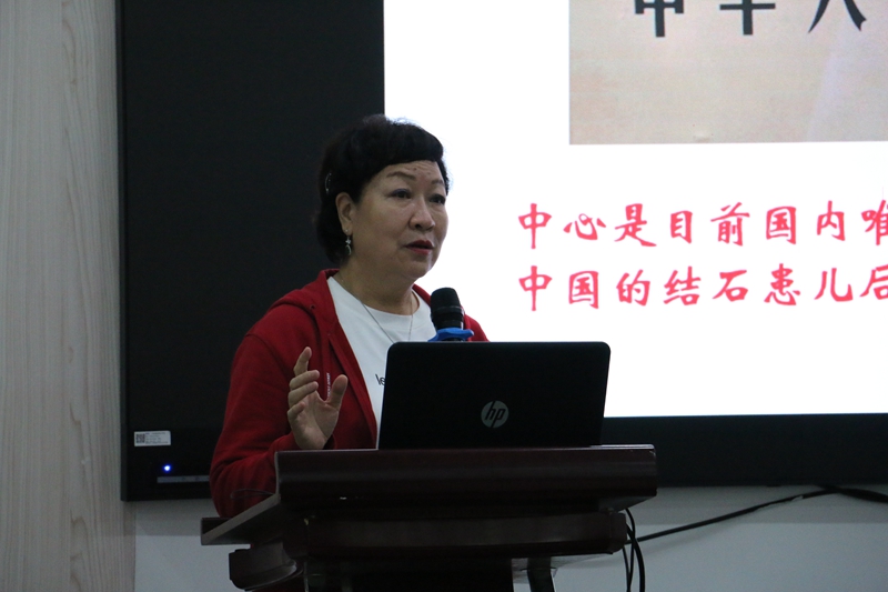 图1：贾建业教授做讲座.JPG