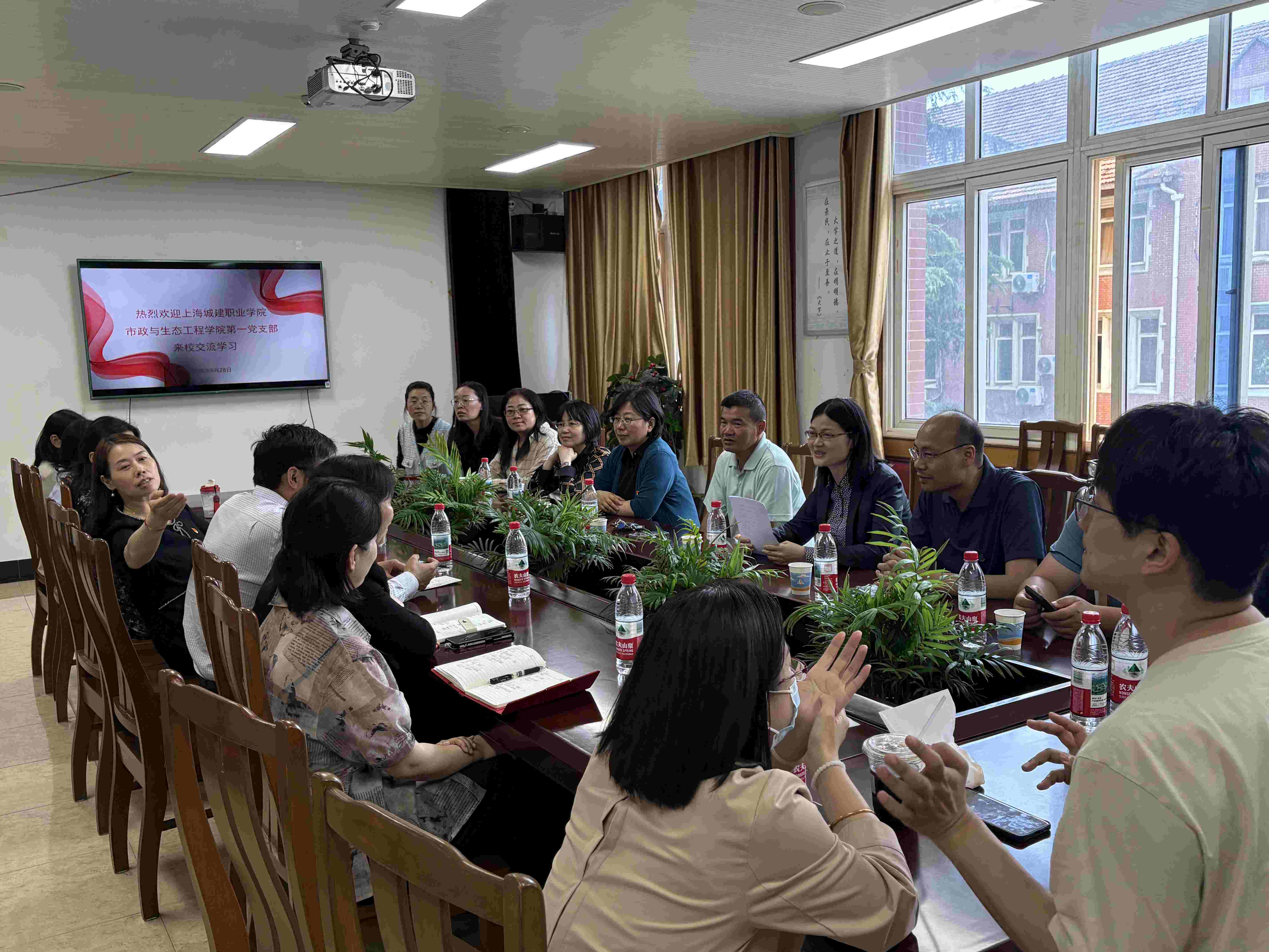 1749105541168465.jpg 上海理工大学环境与建筑学院土木工程系与上海城建职业学院市政与生态工程学院第一党支部.jpg