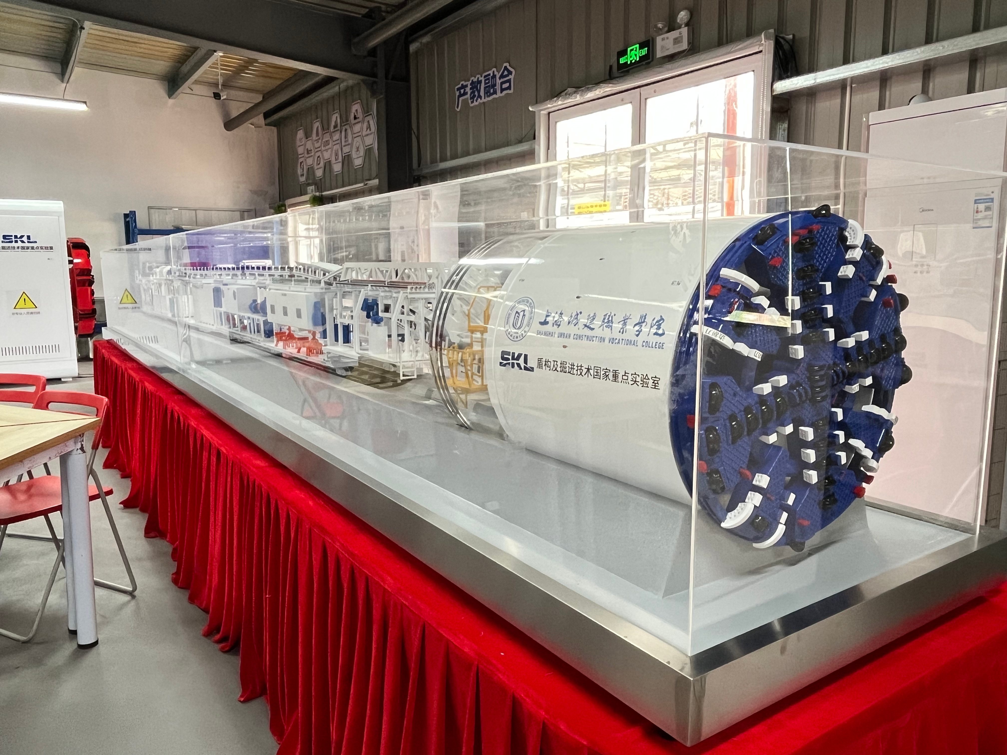 1760163653542877.jpg 市政数字实训中心照片2(1).jpg