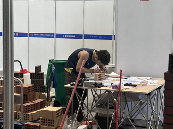 1766475101596796.png 640 (1).png