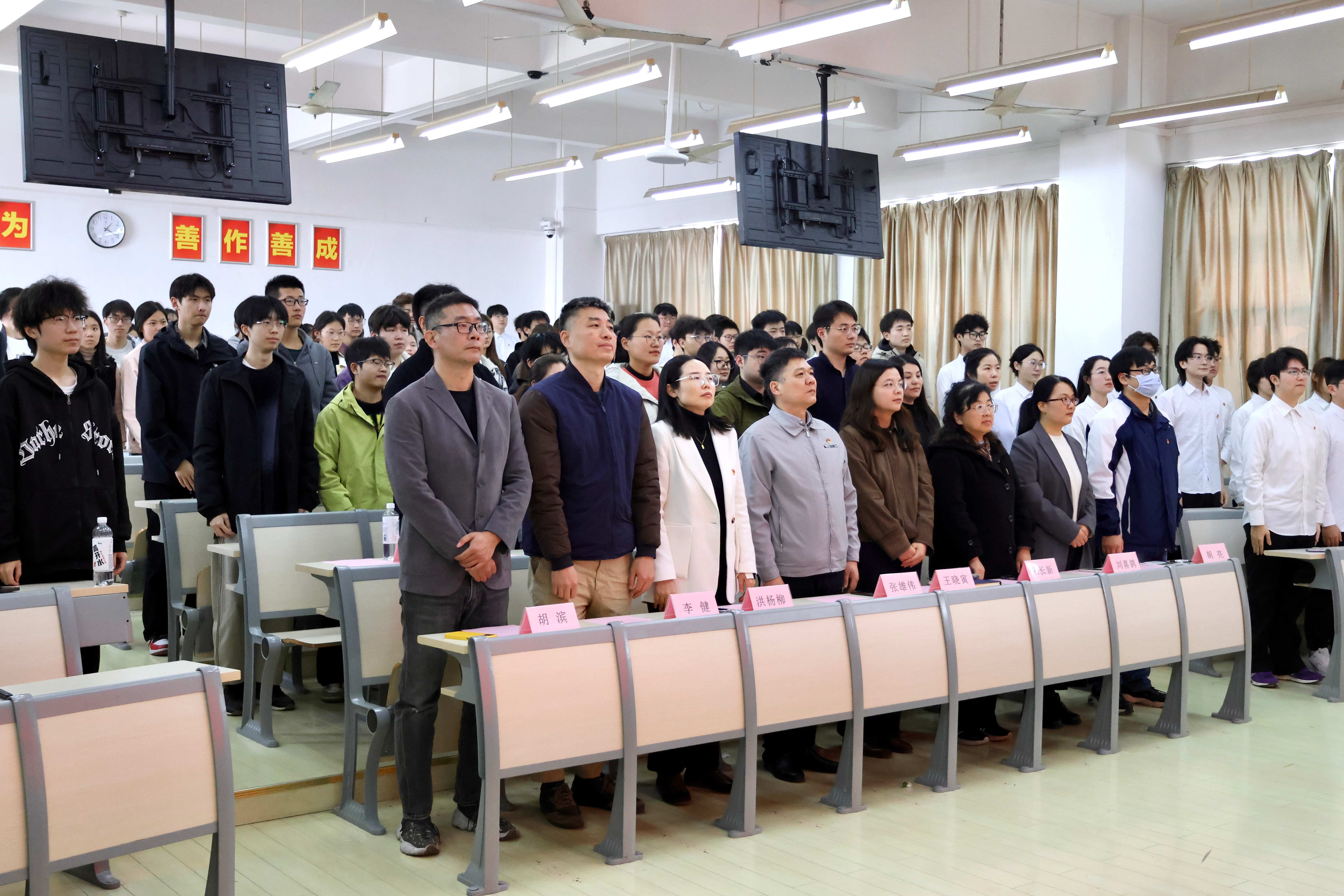 升国旗(1).jpg